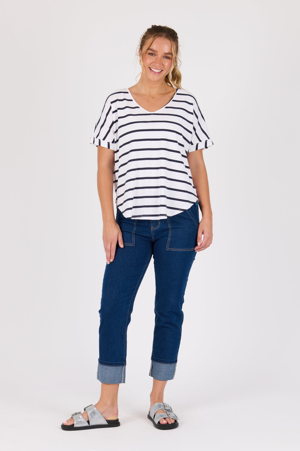 V-Neck Curve Hem Tee - White/Navy