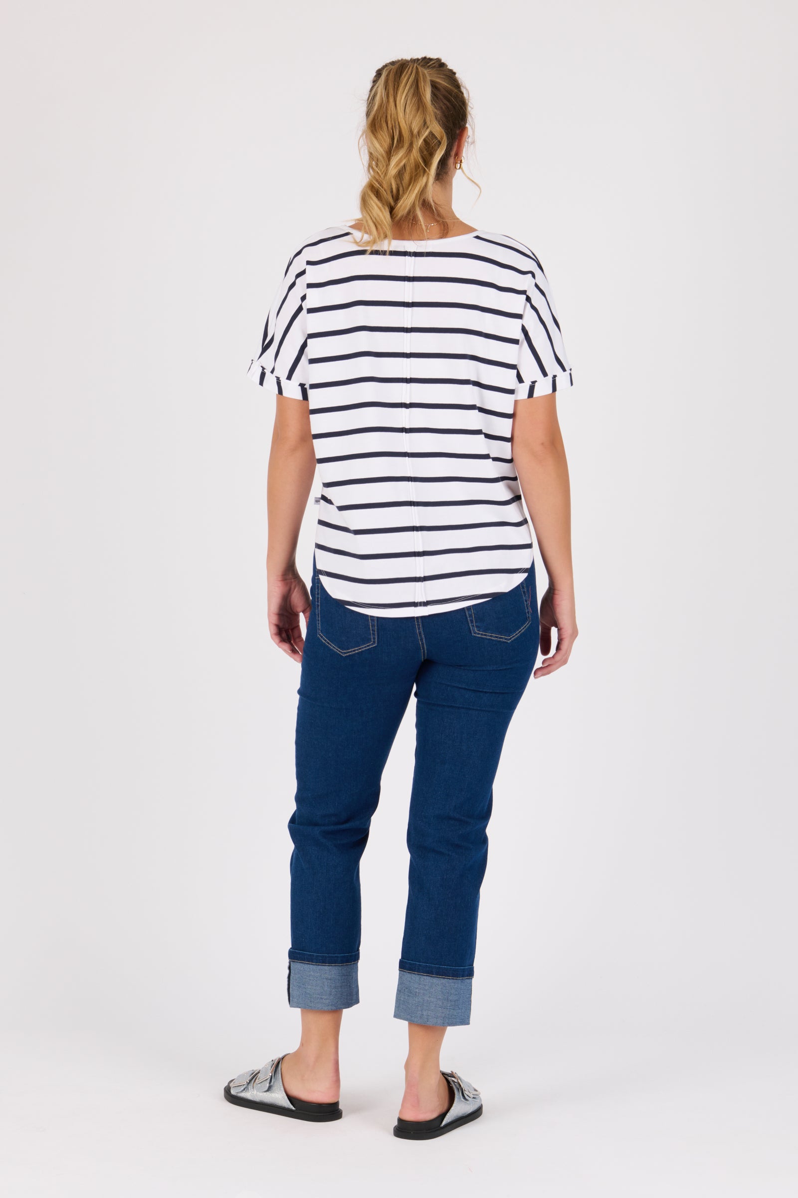 V-Neck Curve Hem Tee - White/Navy