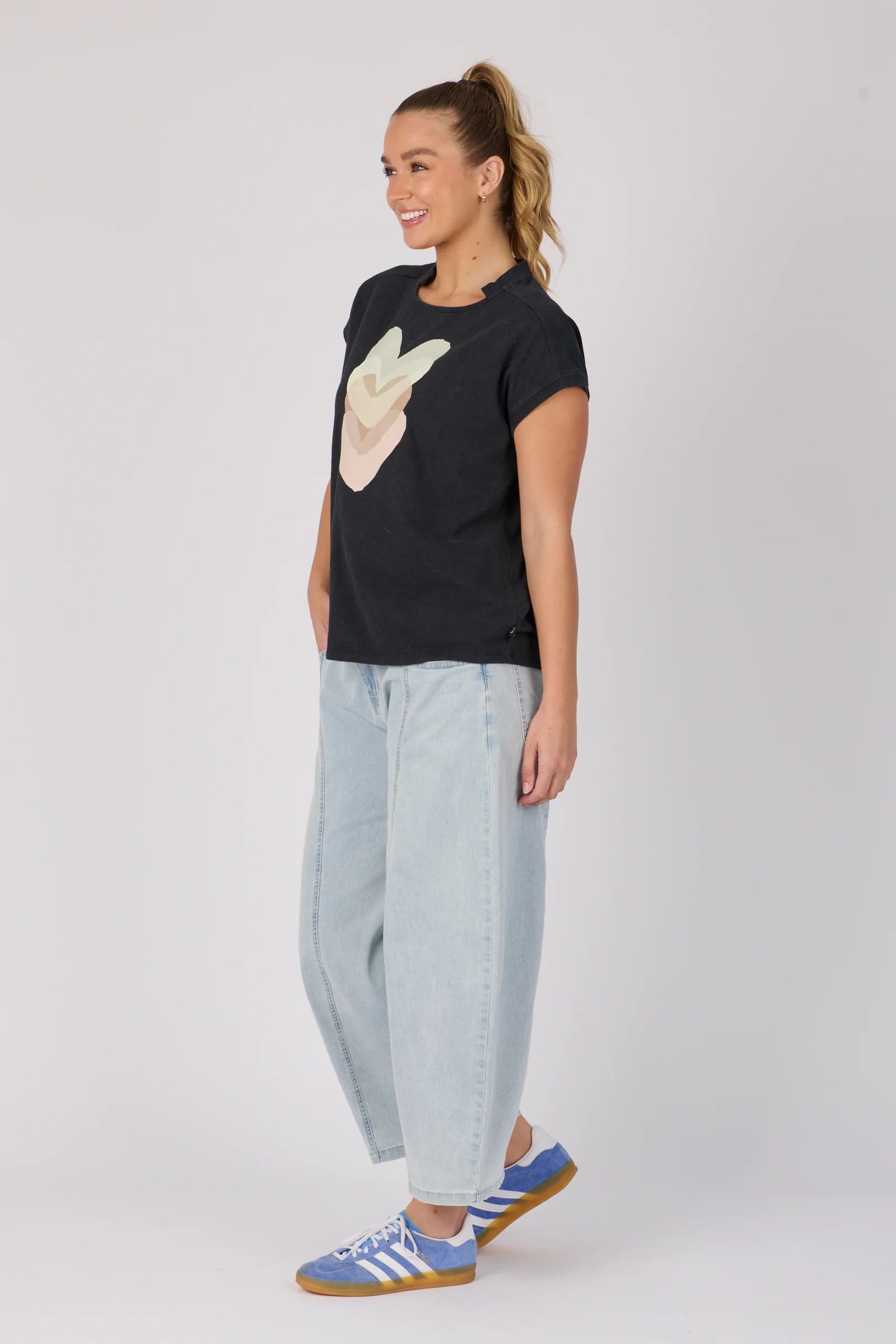 Half Collar Shell Tee-White Flower