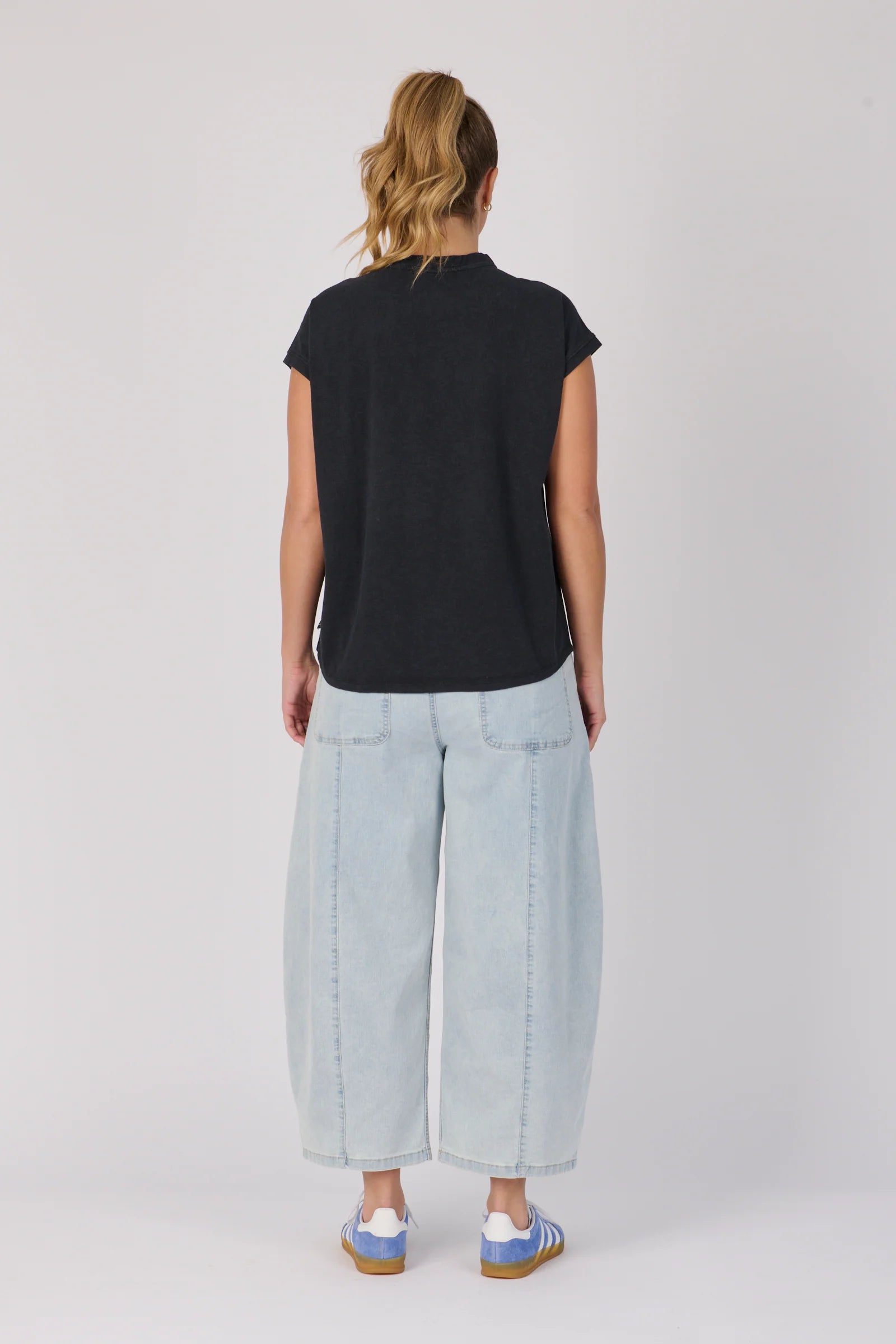 Half Collar Shell Tee-White Flower