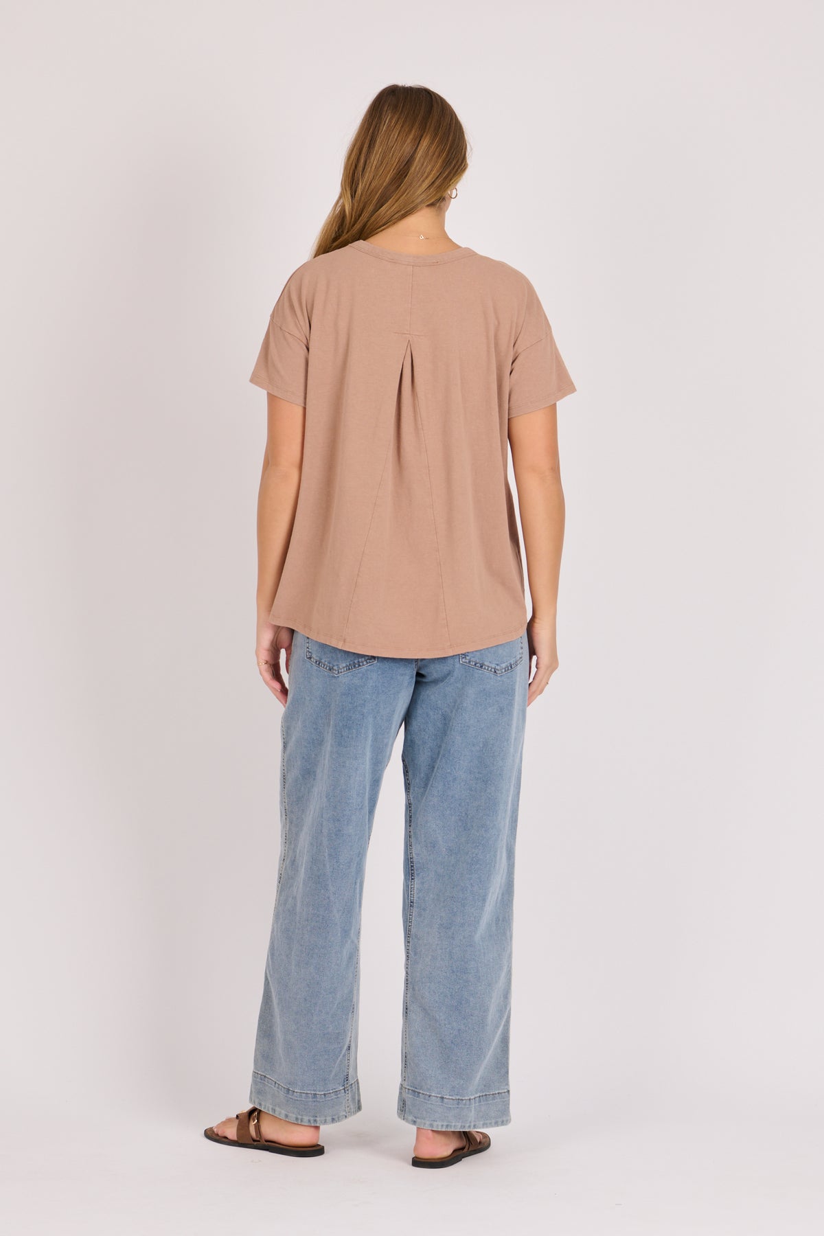 Pleat Back Tee -Coffee