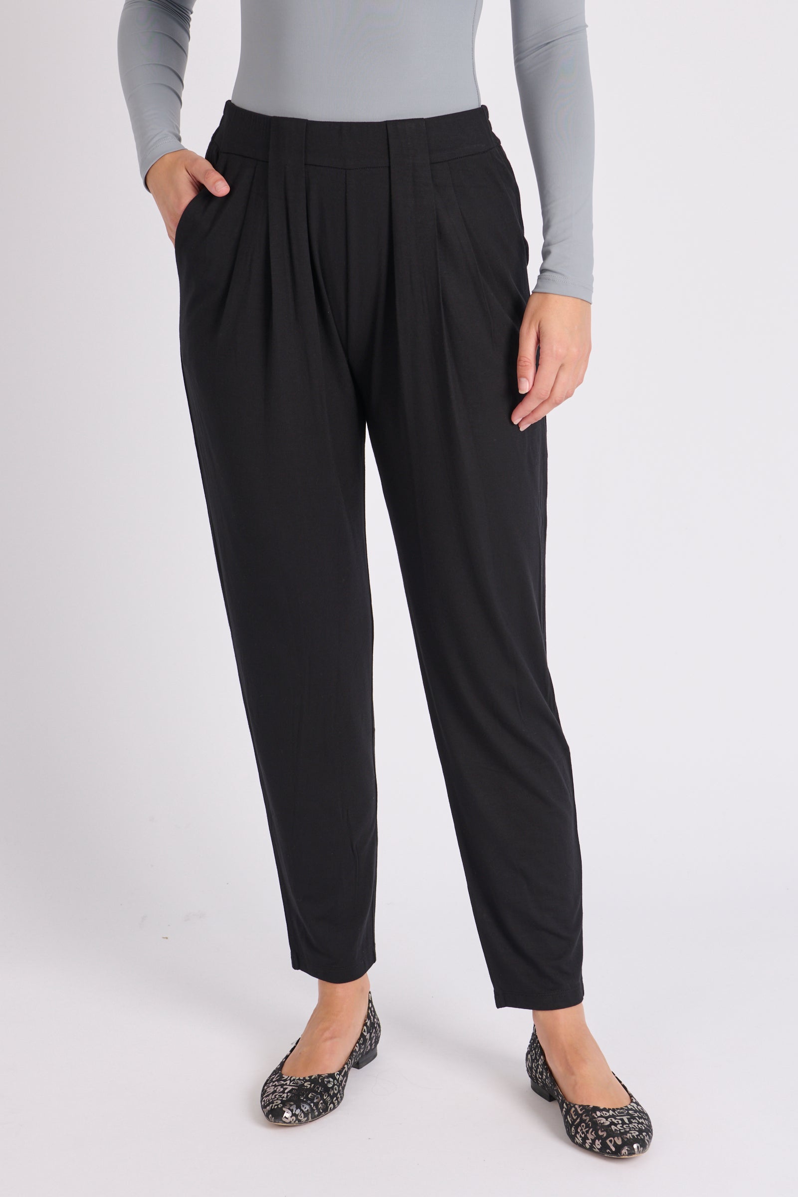 Pleat Front Pant