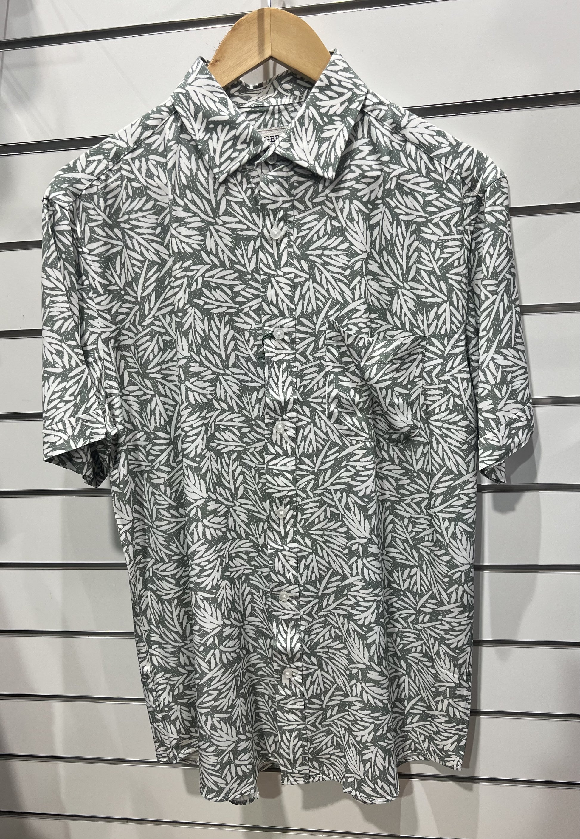 Men's Woven S/S Shirt - B2547