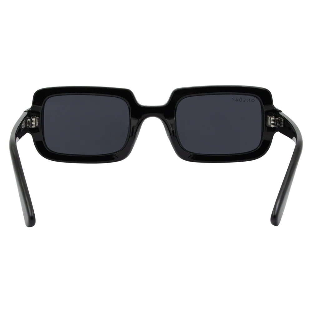 Gigi - Black/Smoke