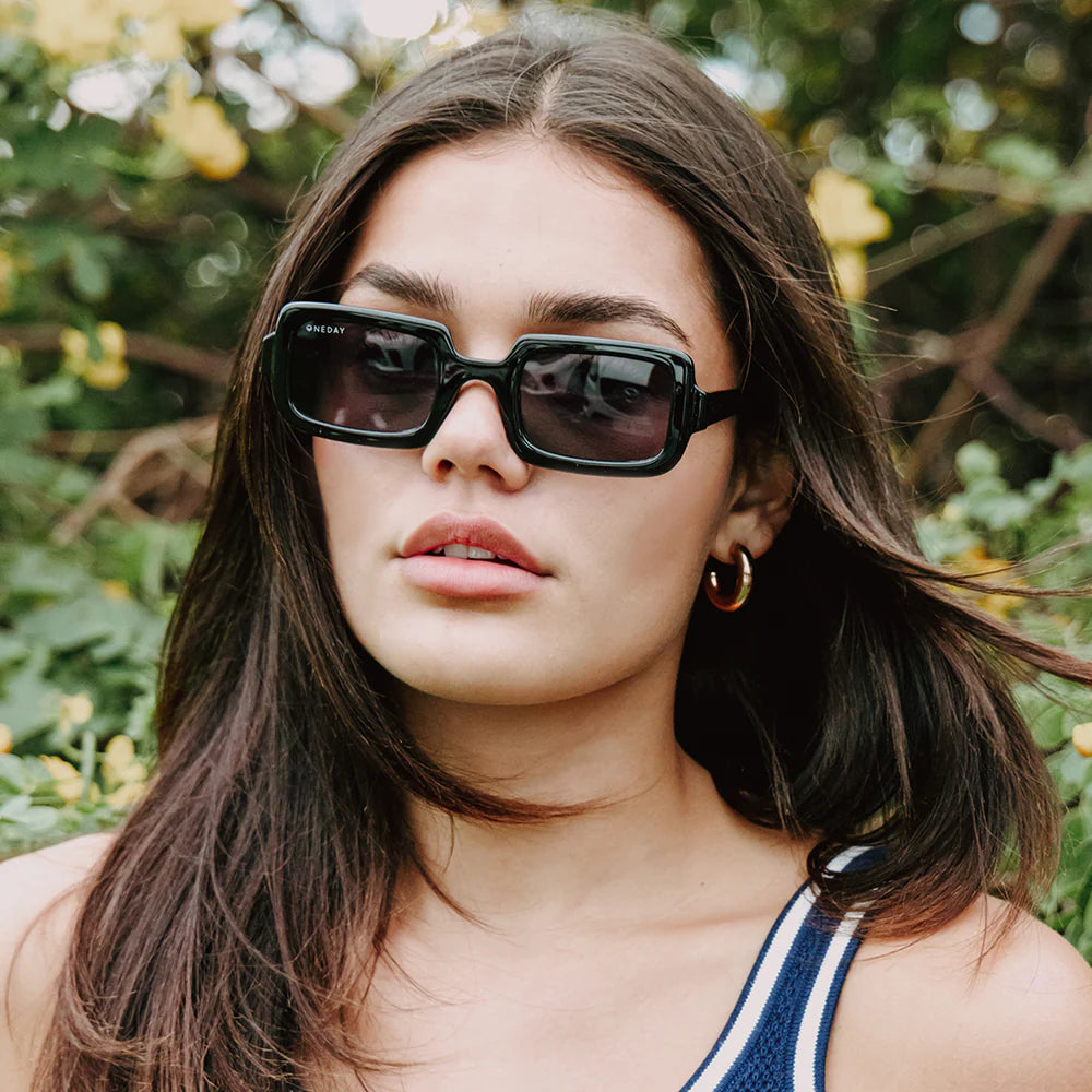 Gigi - Black/Smoke