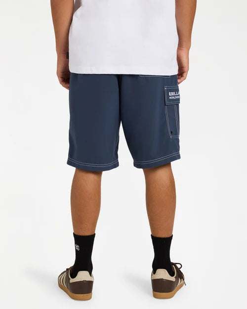 THROW ON 22" BOARDSHORTS